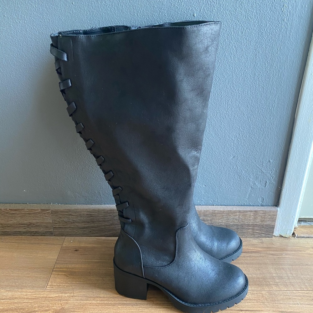 Torrid 6.5 corset knee high boots